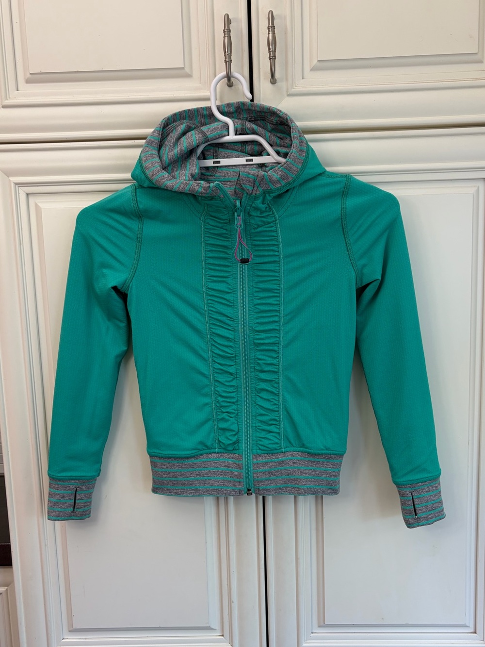 SIZE 4 - Ivivva by Lululemon girl’s reversible jacket